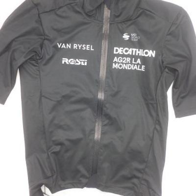 Maillot de pluie DECATHLON-AG2R-LA MONDIALE 2024 (taille S)